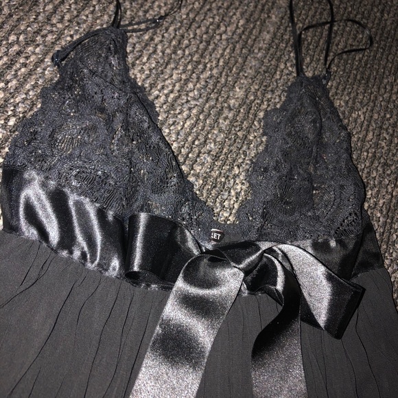 💋Black VS Lingerie 🤭 - Picture 2 of 3
